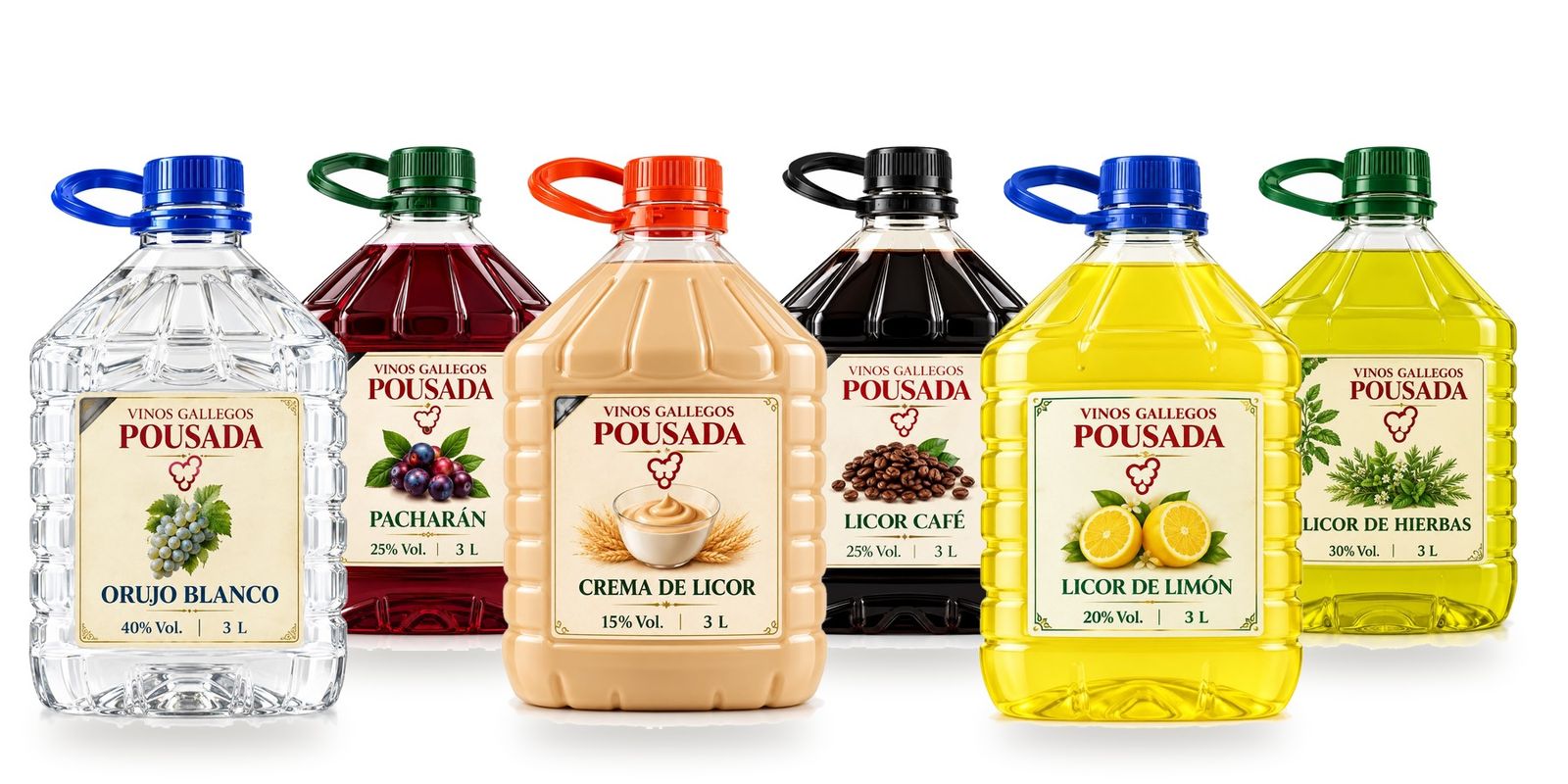 Las seis garrafas de 3 litros de licores Pousada sobre una mesa de madera: orujo blanco, pacharán, crema de licor, licor café, licor de limón y licor de hierbas
